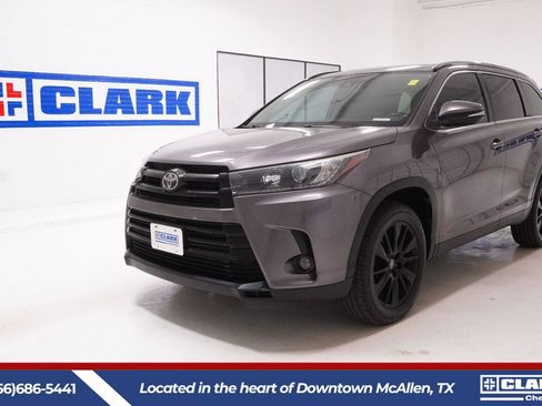 Used 2019 Toyota Highlander SE FWD image 1