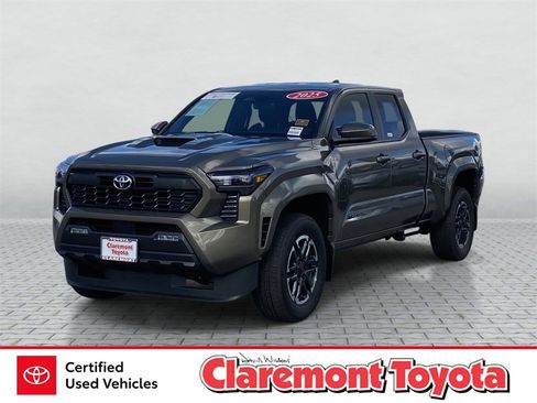 Used 2025 Toyota Tacoma TRD Sport image 1