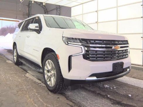 Used 2023 Chevrolet Suburban Premier image 2