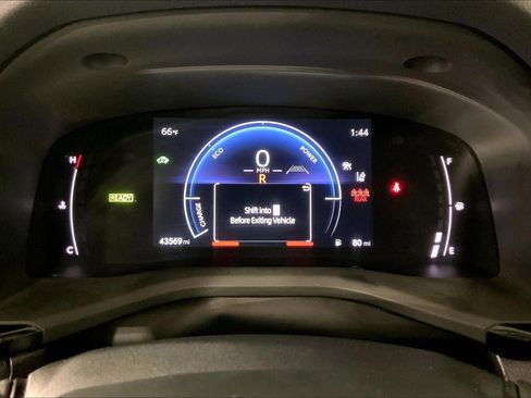 Used 2025 Toyota Camry SE image 20