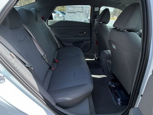 New 2026 Hyundai Elantra SE FWD image 17