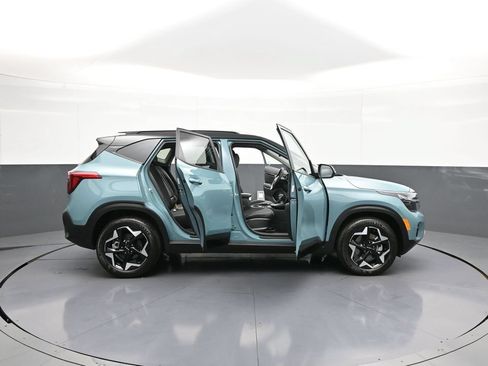 Certified 2025 Kia Seltos S AWD/4WD image 41