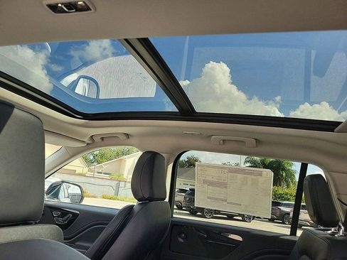 Used 2025 Lincoln Aviator 2WD image 24