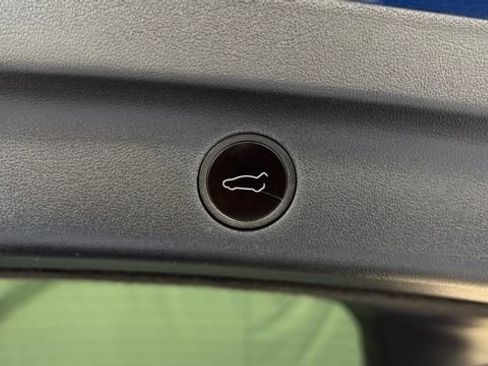 Used 2023 Tesla Model Y Performance AWD/4WD image 6