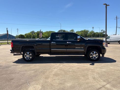 Used 2017 GMC Sierra 3500 Denali w/ Duramax Plus Package image 8