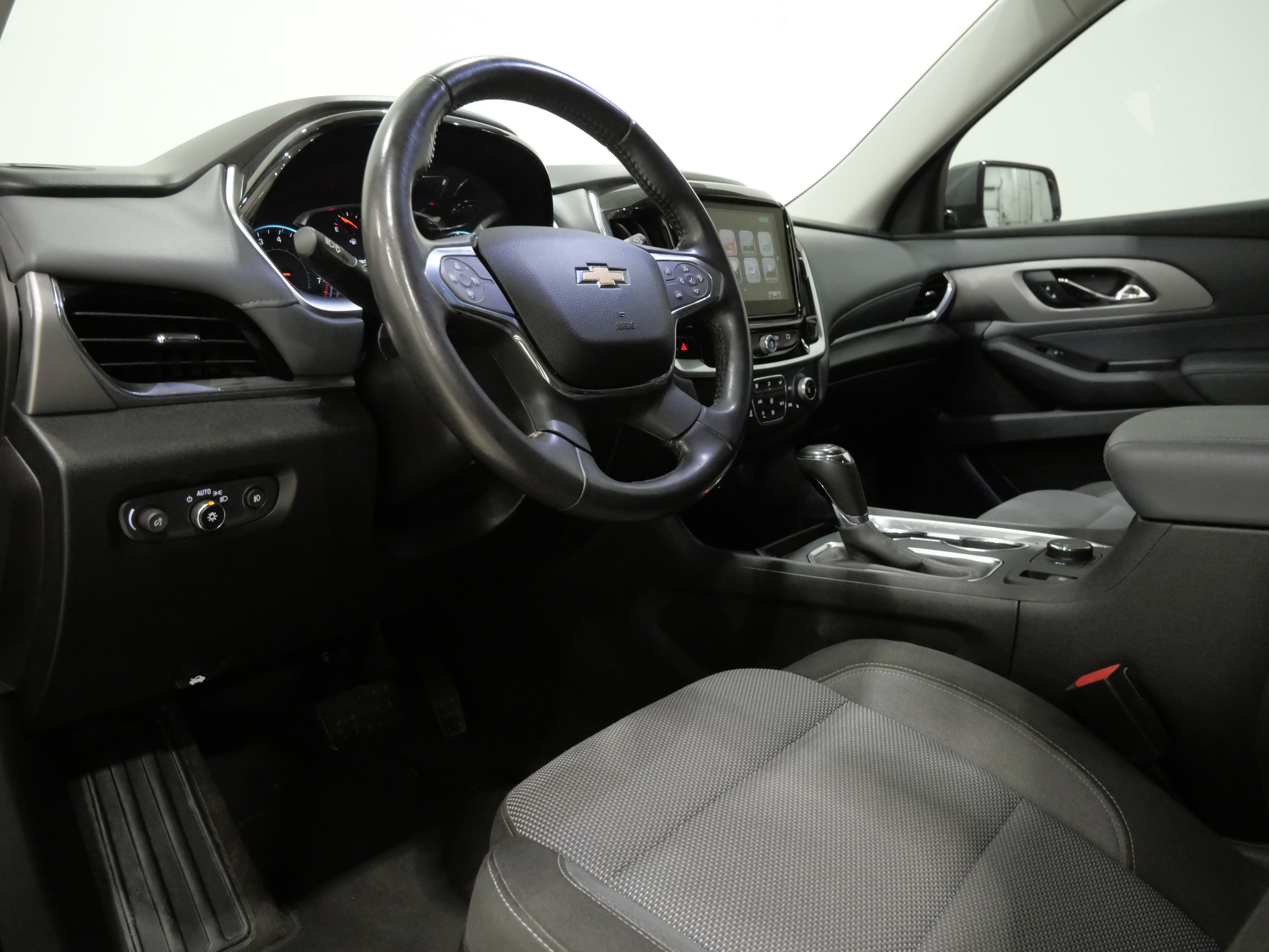 Used 2019 Chevrolet Traverse LT FWD image 11