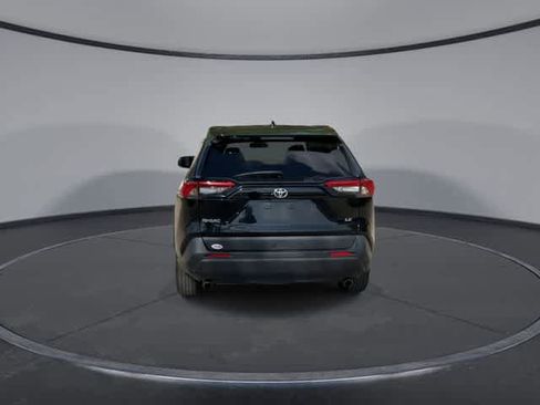 Used 2022 Toyota RAV4 LE image 7
