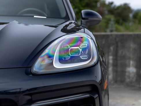 Certified 2022 Porsche Cayenne AWD/4WD image 16