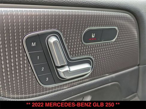 Used 2022 Mercedes-Benz GLB 250 4MATIC image 9