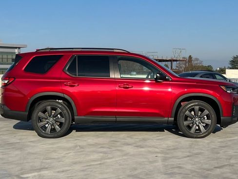New 2026 Honda Pilot Sport image 3