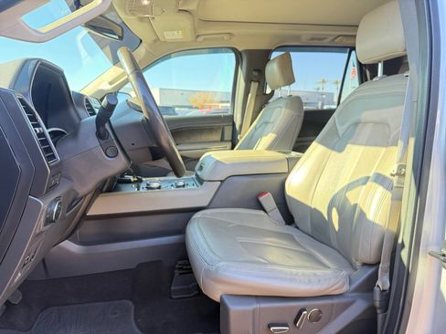 Used 2019 Ford Expedition Limited image 12