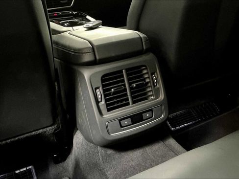 Used 2023 Audi e-tron GT Premium Plus image 34