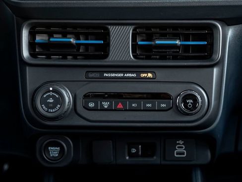 Used 2025 Ford Maverick Lobo AWD/4WD image 27