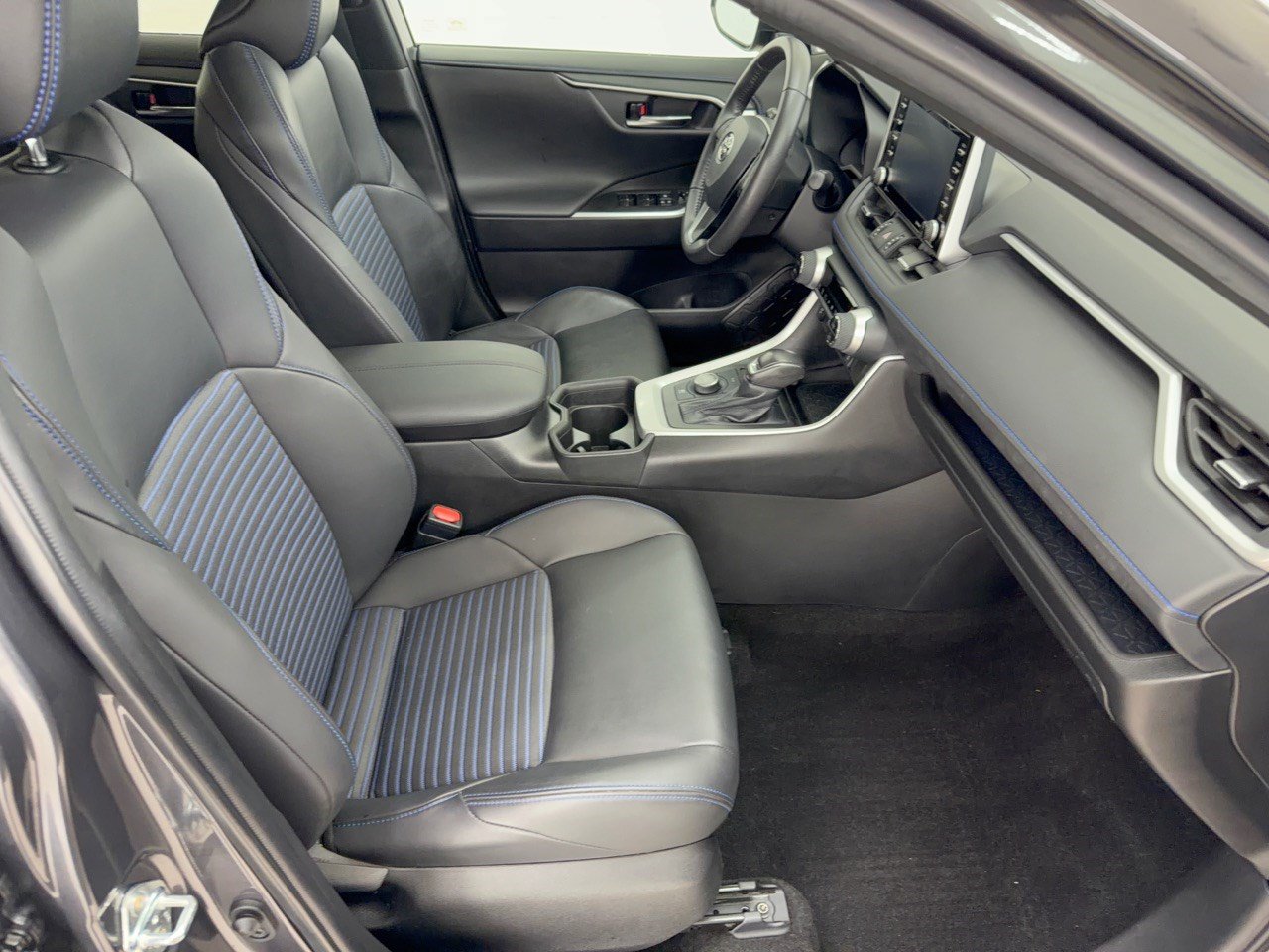 Used 2021 Toyota RAV4 XSE w/ XSE Grade Weather Package AWD/4WD image 30