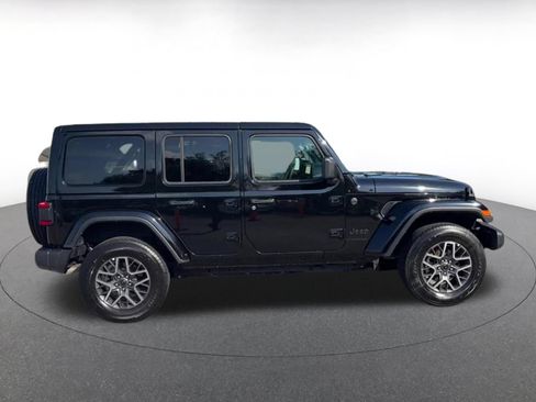Used 2025 Jeep Wrangler Unlimited Sahara AWD/4WD image 15