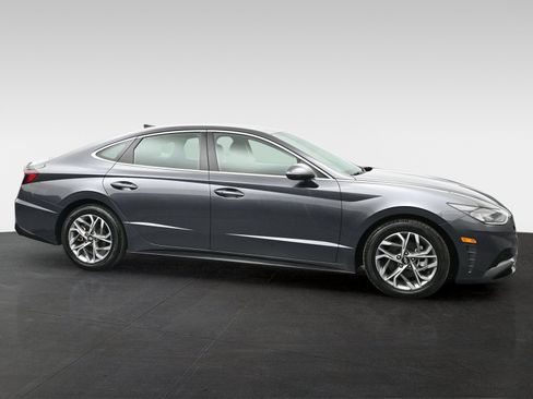 Certified 2023 Hyundai Sonata SEL w/ Preferred Accessory Package FWD image 8