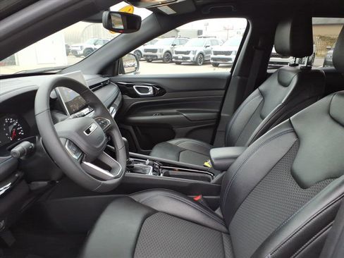 Used 2025 Jeep Compass Latitude w/ Altitude Special Edition image 14