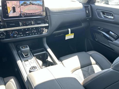 New 2026 Nissan Pathfinder Platinum w/ Lighting Package AWD/4WD image 26
