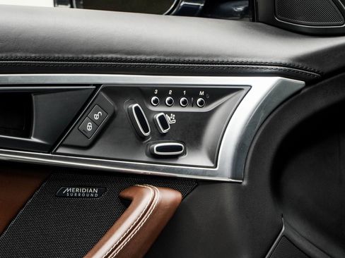 Used 2018 Jaguar F-TYPE Coupe image 31