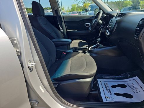 Used 2019 Kia Soul FWD image 11