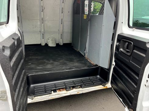 Used 2014 GMC Savana 3500 image 17