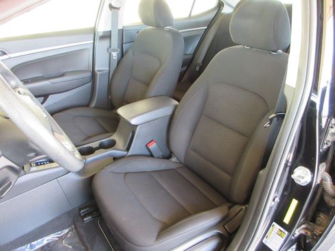 Used 2019 Hyundai Elantra SE w/ Cargo Package FWD image 28