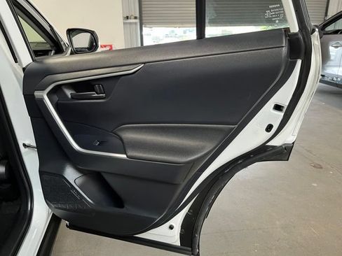 Used 2022 Toyota RAV4 LE AWD/4WD image 15