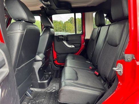 Used 2015 Jeep Wrangler Unlimited Sahara w/ Quic Order Package 23X image 16