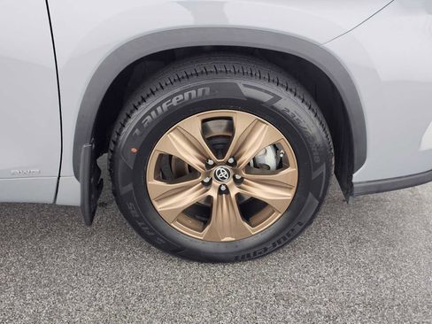 Used 2022 Toyota Highlander Bronze Edition image 9