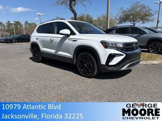 Used 2024 Volkswagen Taos SE video 1