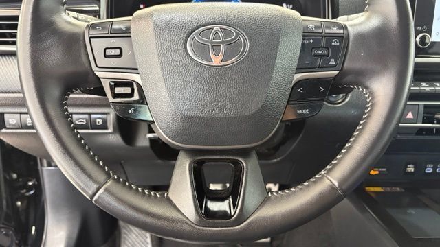 Used 2025 Toyota Camry SE FWD image 32