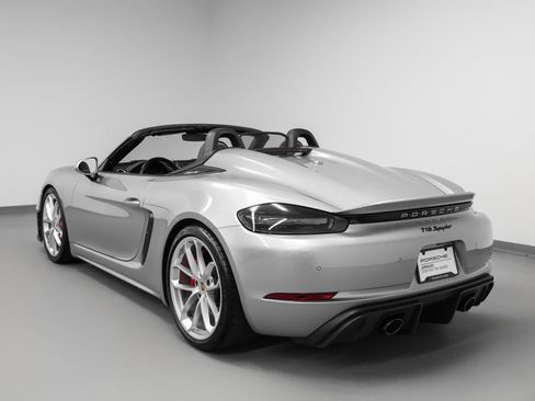 Used 2020 Porsche 718 Boxster Spyder image 3