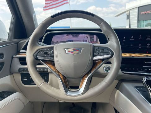 Used 2023 Cadillac Escalade Sport Platinum w/ LPO, ONYX Package AWD/4WD image 17
