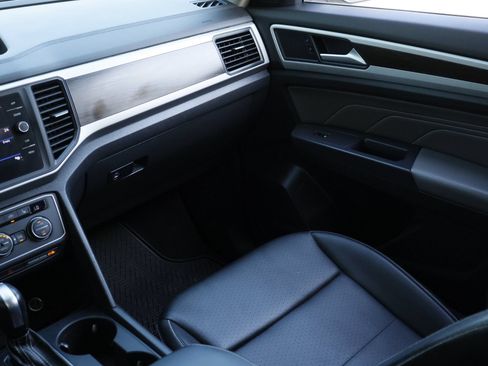 Used 2021 Volkswagen Atlas SE w/ Panoramic Sunroof Package FWD image 25