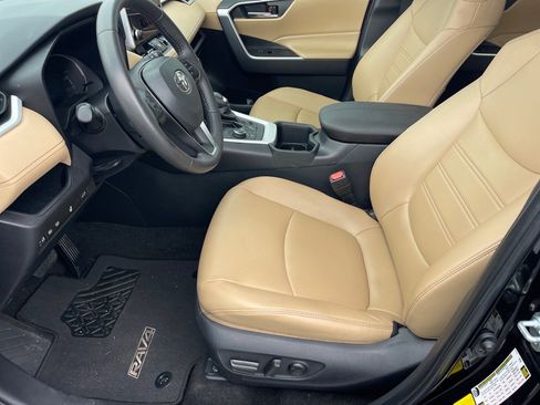 Used 2024 Toyota RAV4 XLE Premium image 10