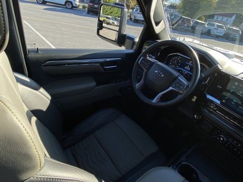 Used 2024 Chevrolet Silverado 2500 ZR2 w/ Technology Package image 21
