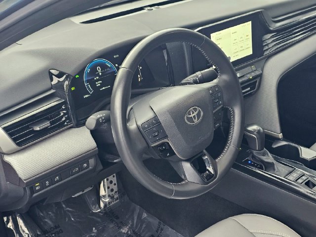 Used 2025 Toyota Camry SE FWD image 15