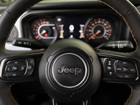 Used 2024 Jeep Gladiator Sport AWD/4WD image 10