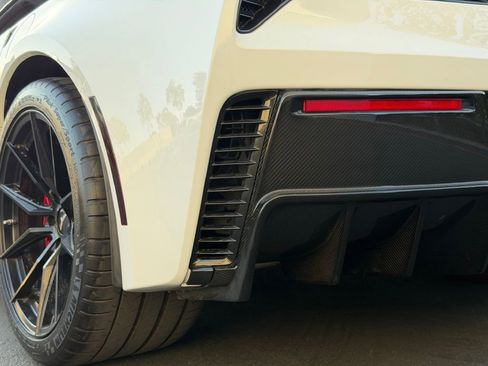 Used 2015 Chevrolet Corvette Z06 w/ Z07 Performance Package image 21