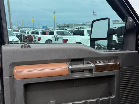Used 2016 Ford F250 Platinum w/ Platinum Package image 11