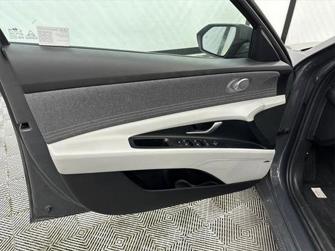 New 2025 Hyundai Elantra Limited image 11
