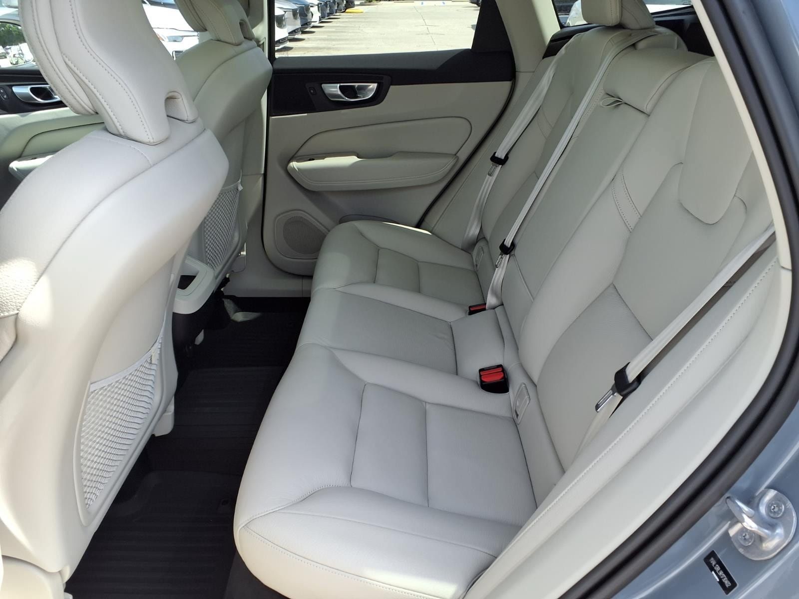 Certified 2024 Volvo XC60 B5 Plus w/ Protection Package Premier AWD/4WD image 18