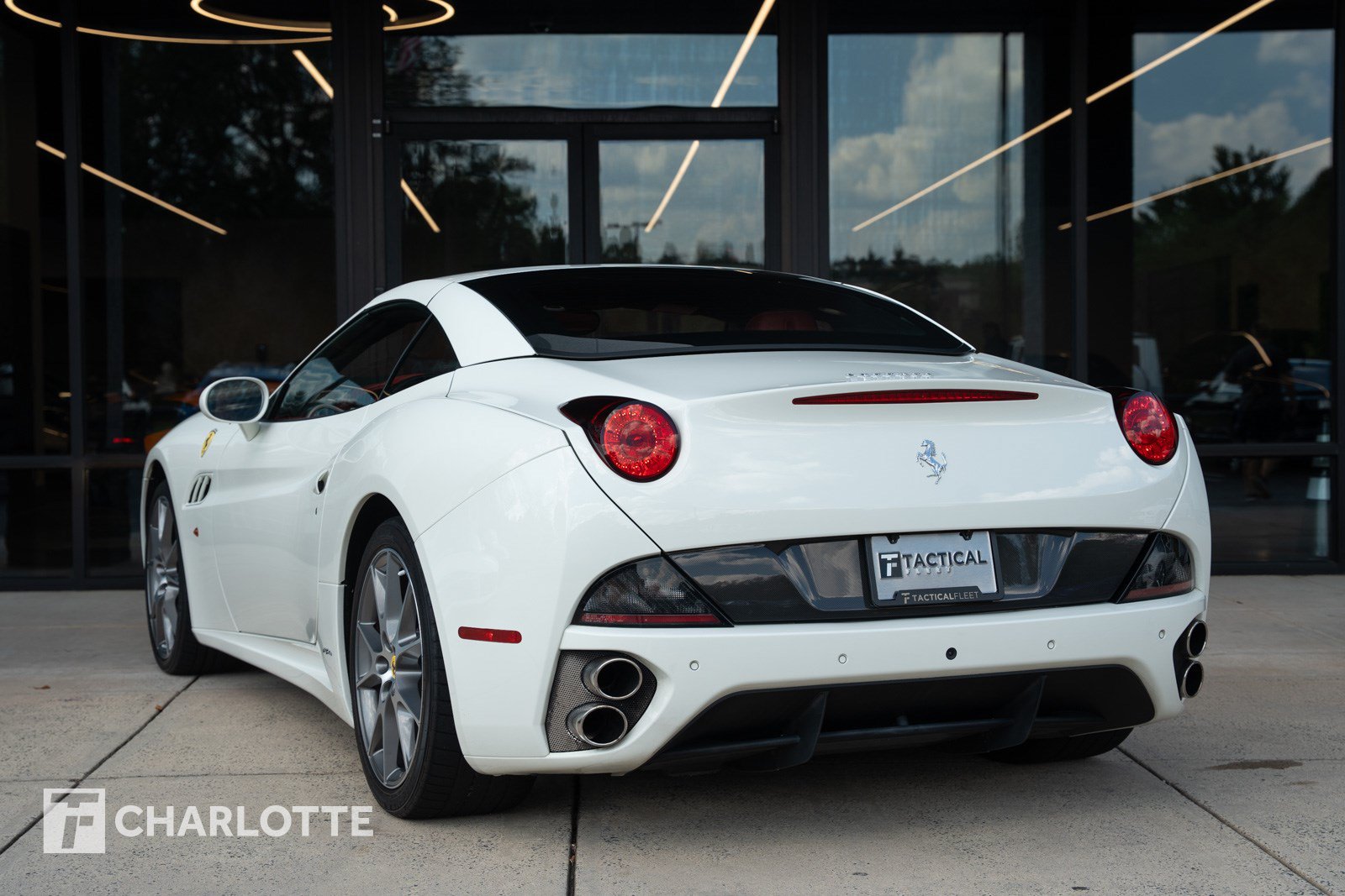 Used 2014 Ferrari California RWD image 12
