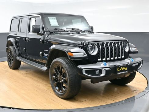 Used 2023 Jeep Wrangler Unlimited Sahara w/ Cold Weather Group AWD/4WD image 3