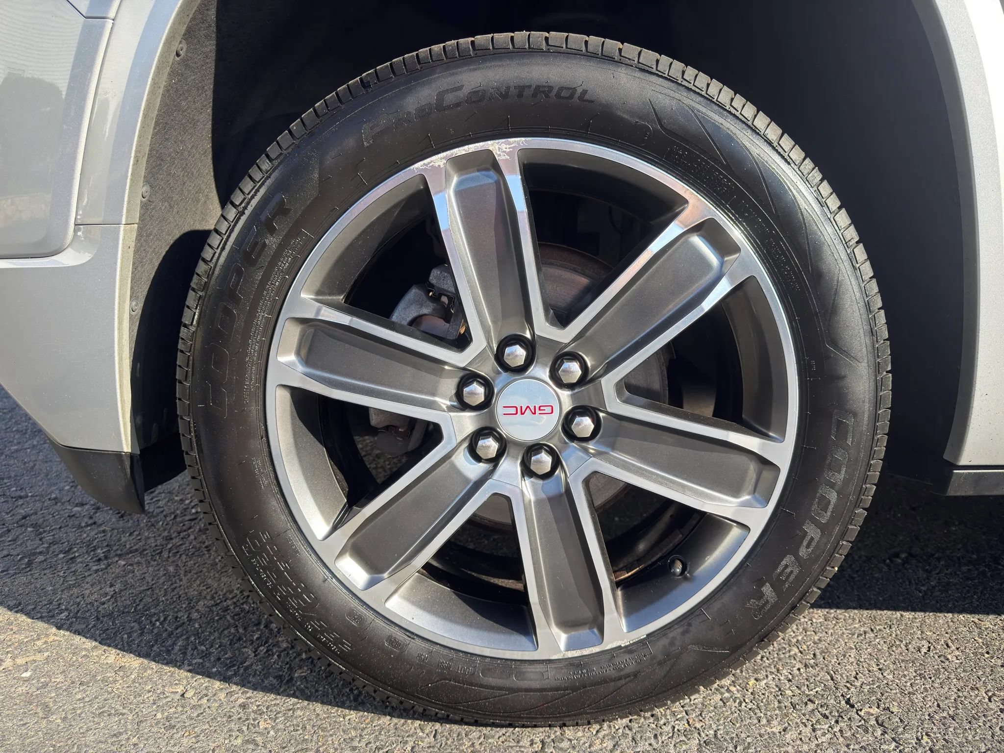 Used 2019 GMC Acadia Denali AWD/4WD image 12