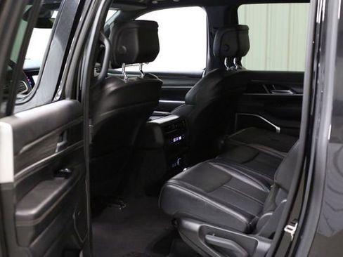 Used 2023 Jeep Wagoneer L Series II image 22