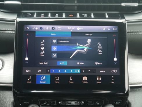 Used 2025 Jeep Grand Cherokee Overland w/ Luxury Tech Group IV AWD/4WD image 24