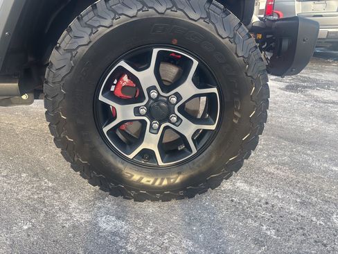 Used 2018 Jeep Wrangler Unlimited Rubicon image 2