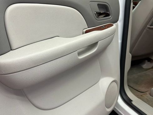 Used 2011 Chevrolet Avalanche LT image 20