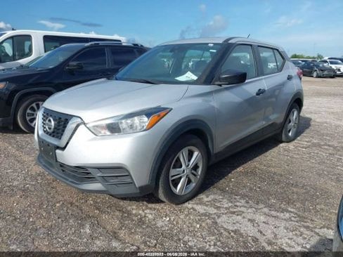 Used 2020 Nissan Kicks S FWD image 2